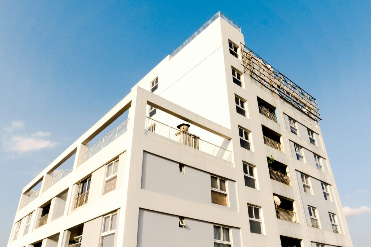 Trouver un logement en urgence, explorer les solutions rapides