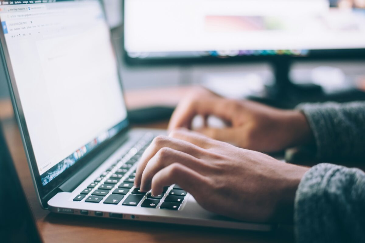 Accompagnement social en ligne : L'évolution des services sociaux à l'ère numérique
