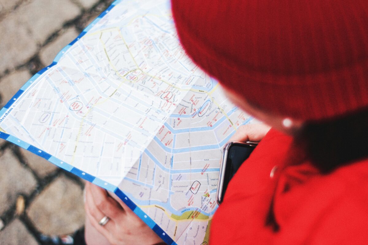 Trouver un Assistant Social Autour de Moi : La Solution en Un Clic avec youne.fr