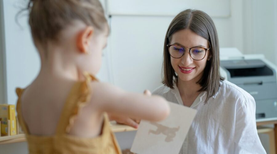 Prendre rendez-vous avec un éducateur de jeunes enfants en un clic avec Youne